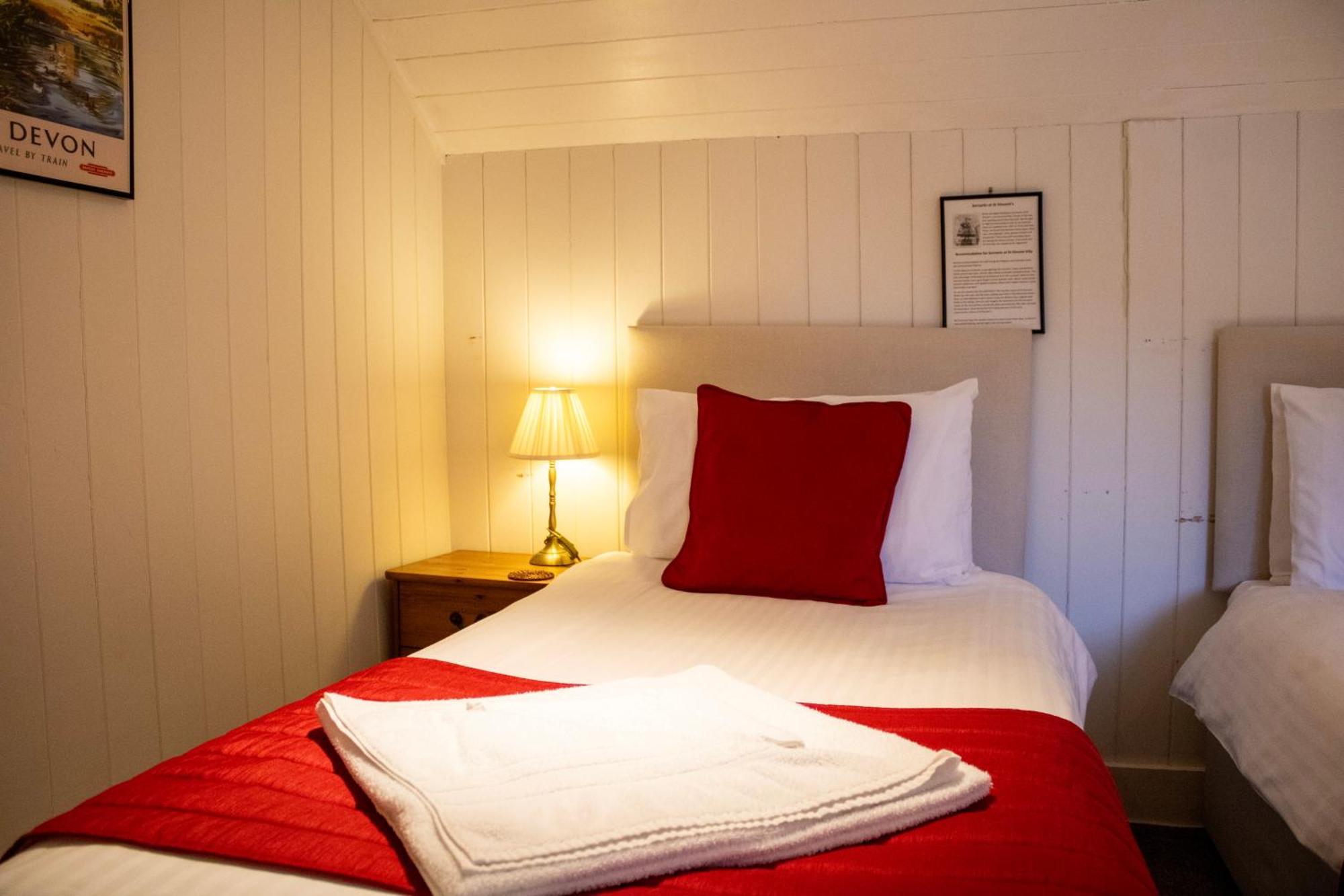 St Vincent Guest House Линтън Екстериор снимка
